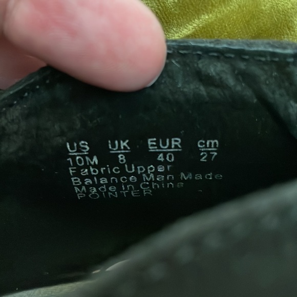 CARLOS SANTANA BLACK SUEDE POINTER CHAIN BOOTIES size 10 - Picture 5 of 6